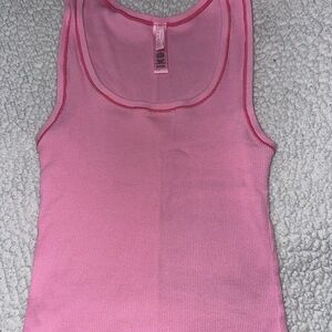 SKIMS Fitted Pink Tank Top with Ribbed Design
